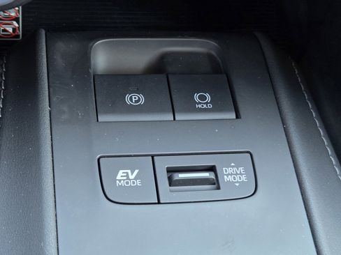 Used 2023 Toyota Venza LE AWD/4WD image 21
