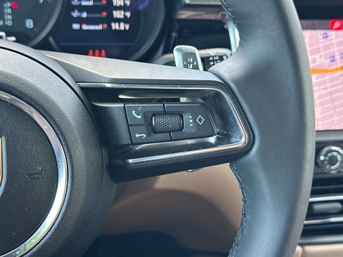 Certified 2025 Porsche Macan AWD/4WD image 27