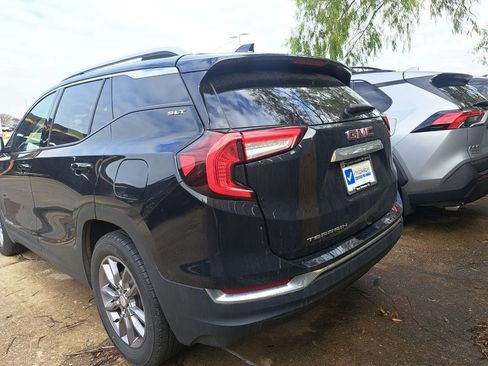 Used 2023 GMC Terrain SLT image 4