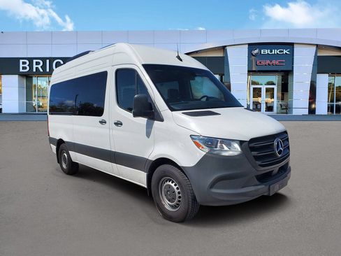 Used 2024 Mercedes-Benz Sprinter 2500 image 2