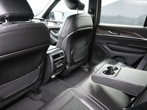 New 2026 Jeep Grand Cherokee Altitude AWD/4WD image 19