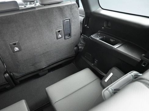 Used 2025 Lexus GX 550 w/ Accessory Package (2T) AWD/4WD image 34