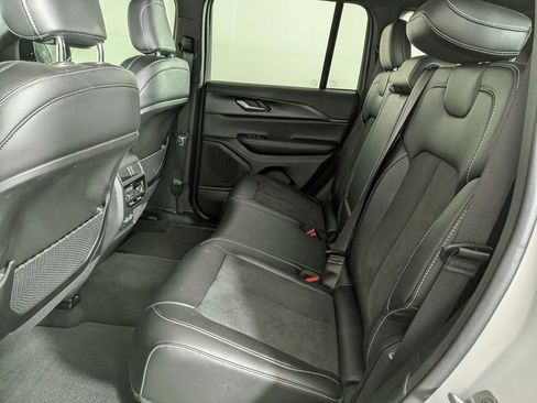 Certified 2024 Jeep Grand Cherokee Altitude image 34