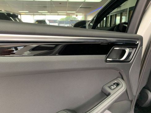 Used 2023 Porsche Macan image 26