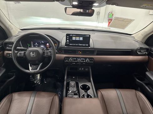 Used 2025 Honda Pilot Elite image 41