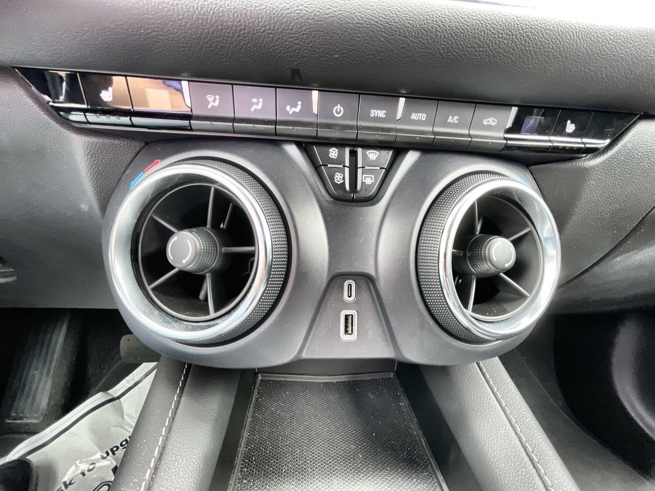 Used 2025 Chevrolet Blazer LT FWD image 18