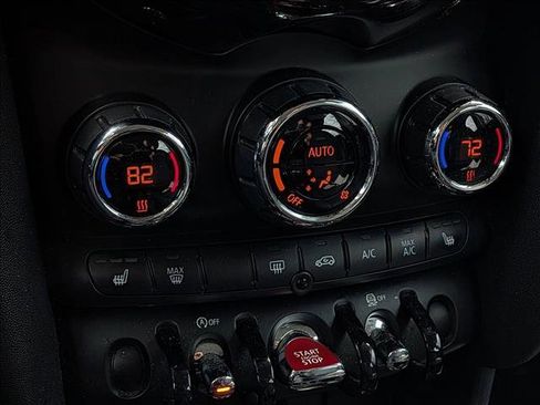 Used 2018 MINI Cooper 4-Door Hardtop image 9