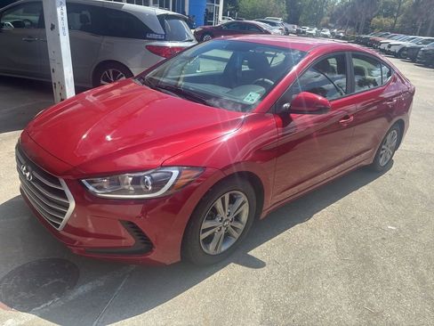 Used 2017 Hyundai Elantra SE image 1