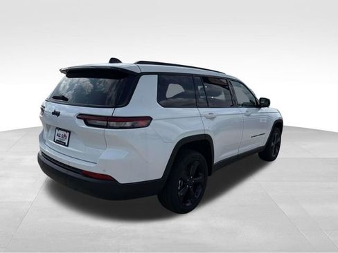 New 2025 Jeep Grand Cherokee L Altitude RWD image 24