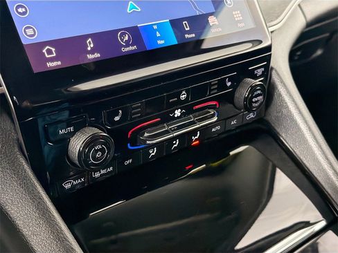 Used 2023 Jeep Grand Cherokee Limited image 15