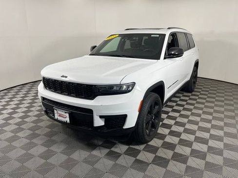 Used 2023 Jeep Grand Cherokee L Laredo AWD/4WD image 3