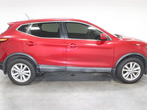 Used 2017 Nissan Rogue Sport SV w/ SV All-Weather Package FWD image 11