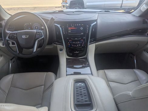 Used 2017 Cadillac Escalade Luxury image 11
