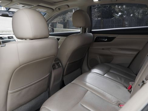 Used 2013 Nissan Altima 2.5 SL w/ Technology Pkg FWD image 24