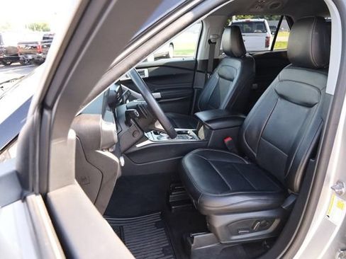 Used 2021 Ford Explorer Limited w/ Equipment Group 301A AWD/4WD image 10