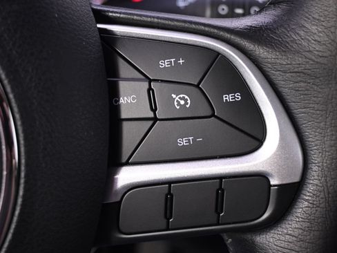 Used 2016 Jeep Renegade Latitude w/ Cold Weather Group AWD/4WD image 35