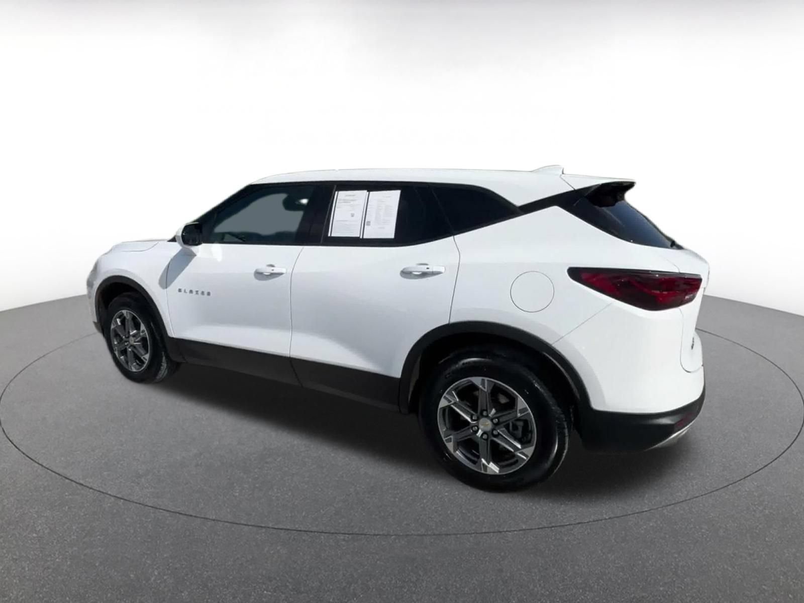 Used 2025 Chevrolet Blazer LT FWD image 9