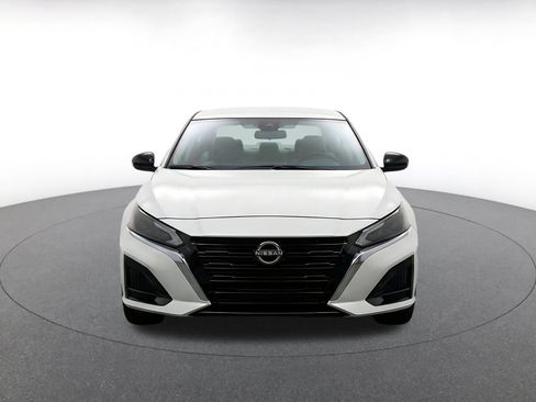 Used 2025 Nissan Altima 2.5 SV FWD image 2