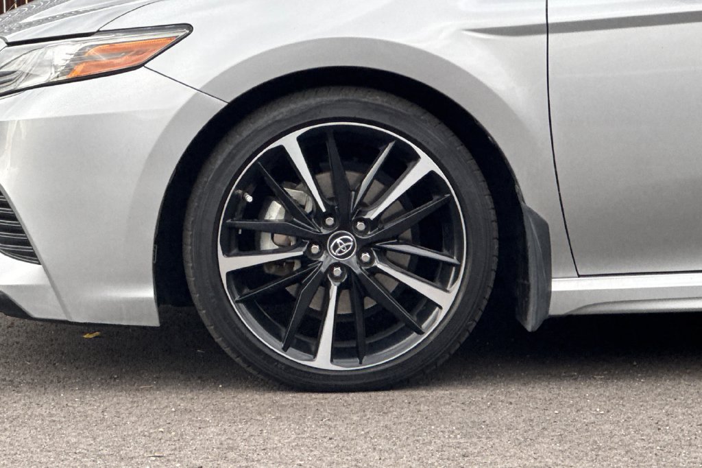 Used 2019 Toyota Camry XSE FWD image 10