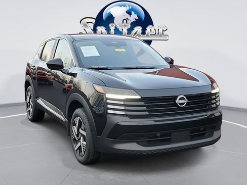 Used 2025 Nissan Kicks SV image 1