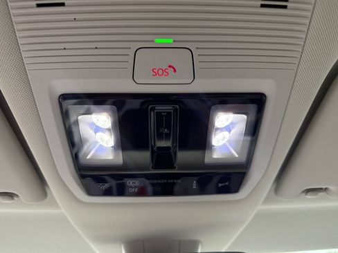 Used 2025 Volkswagen ID. Buzz 1st Edition RWD image 37
