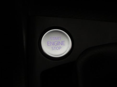 Used 2022 Volkswagen Taos SE w/ Driver Assistance Package image 38