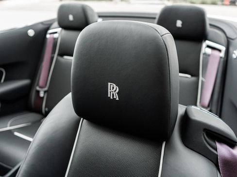 Used 2020 Rolls-Royce Dawn RWD image 28