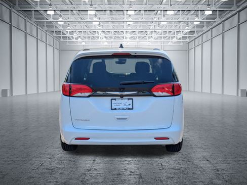 Used 2023 Chrysler Voyager LX FWD image 4