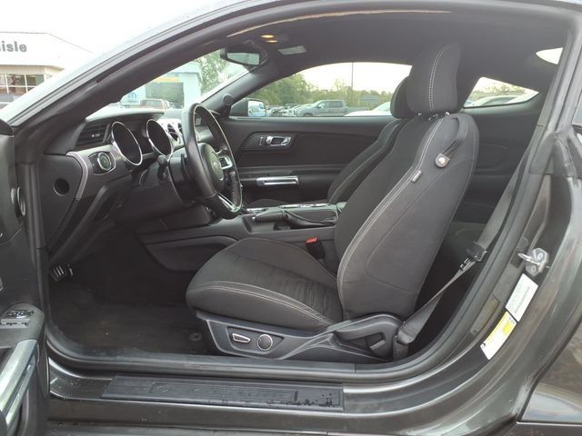 Used 2017 Ford Mustang Coupe RWD image 13