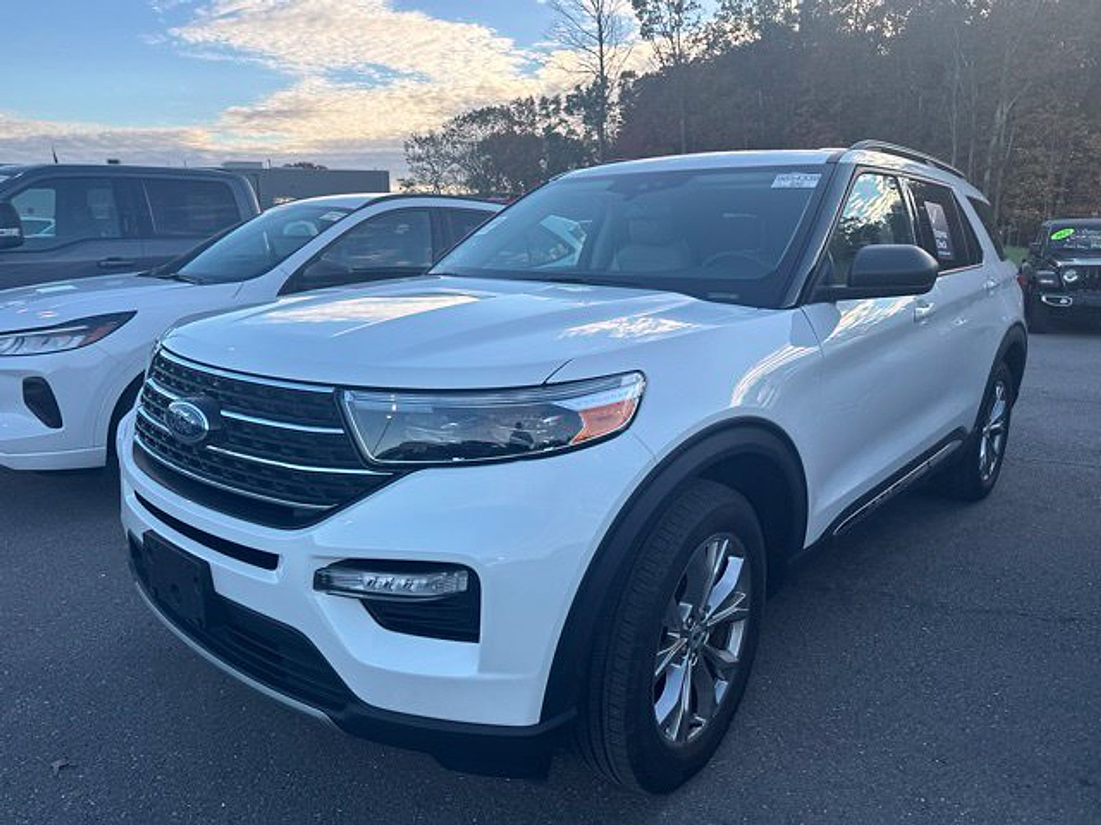 Used 2023 Ford Explorer XLT w/ Equipment Group 202A AWD/4WD image 2