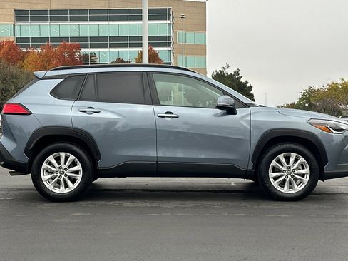 Used 2024 Toyota Corolla Cross LE image 3