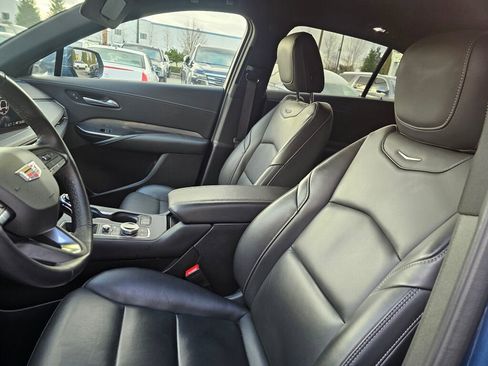 Used 2025 Cadillac XT4 Premium Luxury image 25