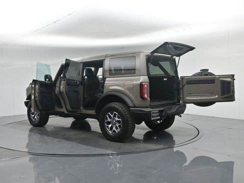Used 2025 Ford Bronco Badlands image 37