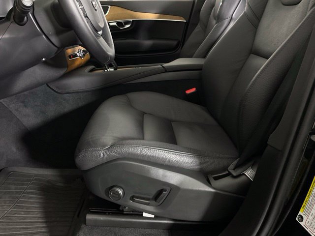 Certified 2025 Volvo XC90 B5 Plus w/ Protection Package AWD/4WD image 30
