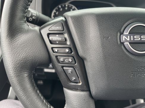 Used 2025 Nissan Frontier SV w/ SV Convenience Package image 17