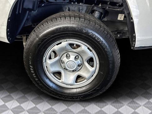Used 2022 Toyota Tacoma SR image 36
