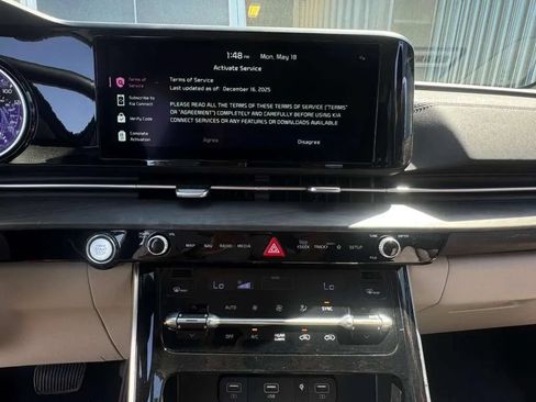 Used 2024 Kia Carnival EX FWD image 33