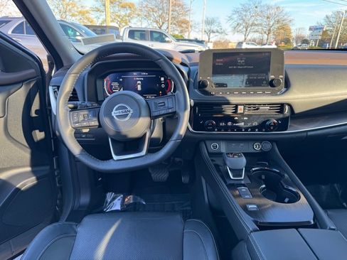 Used 2021 Nissan Rogue Platinum image 12