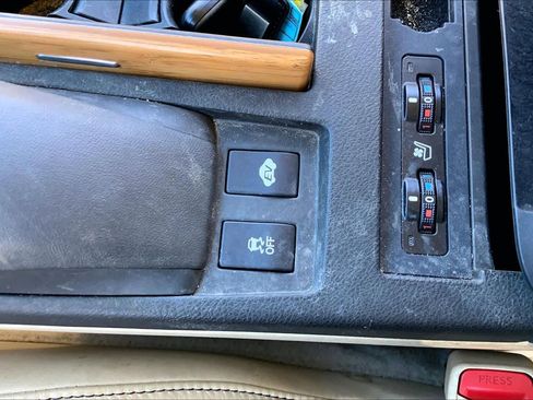 Used 2015 Lexus RX 450h AWD image 34