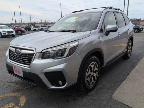 Used 2021 Subaru Forester Premium image 4