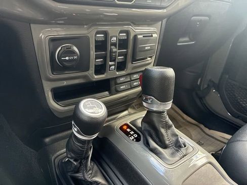 Used 2023 Jeep Gladiator Sport image 33