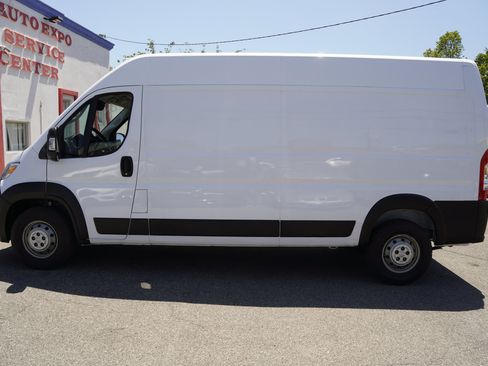 Used 2023 RAM ProMaster 2500 FWD image 4