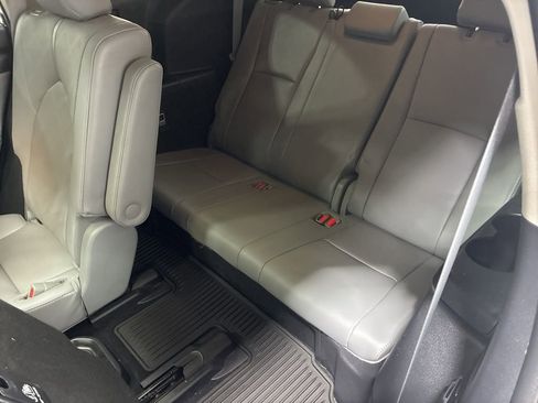 Used 2021 Toyota Highlander Platinum image 11
