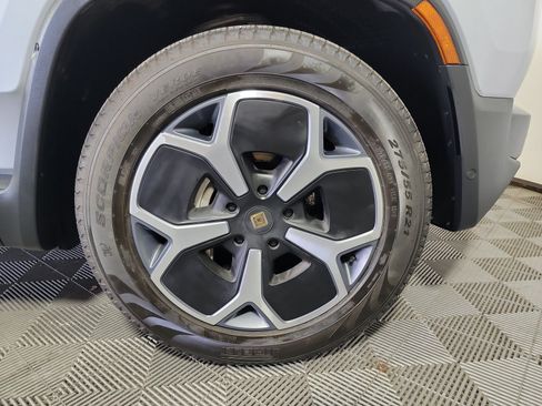 Used 2024 Rivian R1S Adventure AWD/4WD image 11