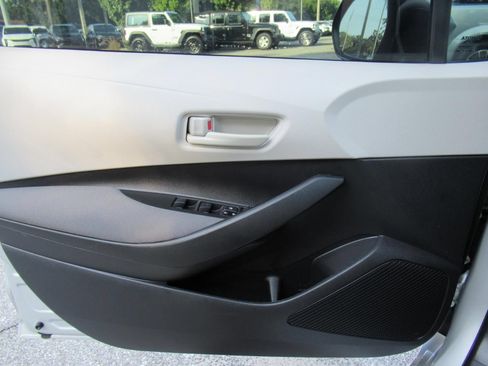 Used 2022 Toyota Corolla LE FWD image 19