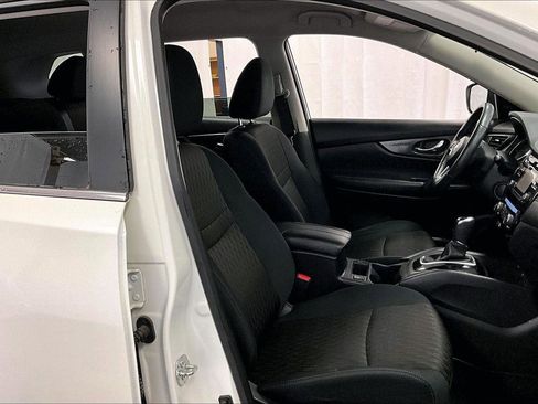 Used 2017 Nissan Rogue SV image 7