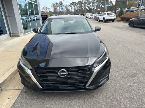 Used 2025 Nissan Altima 2.5 SV image 2