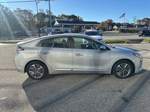 Used 2022 Hyundai Ioniq SEL image 4