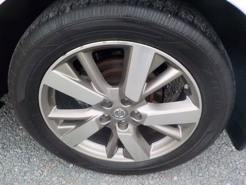 Used 2016 Nissan Pathfinder Platinum w/ Family Entertainment Package image 38