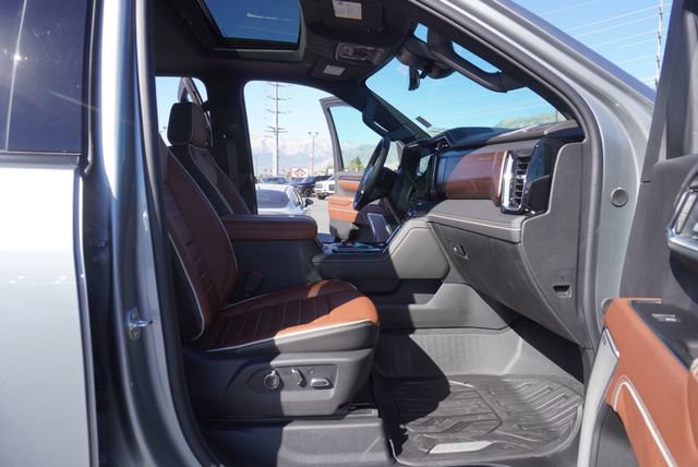 Used 2026 GMC Sierra 3500 Denali Ultimate w/ LPO, Black Badging Package AWD/4WD image 26